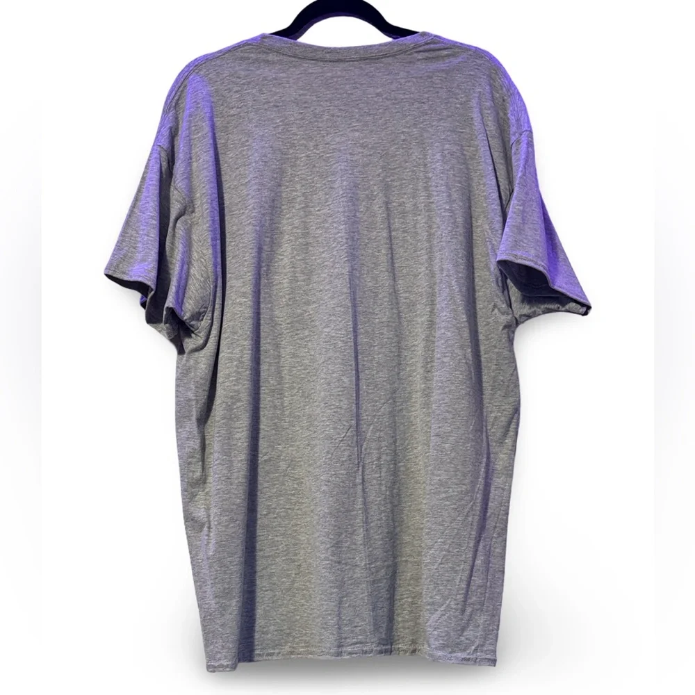 Heather Gray V-Neck T-Shirt With “Weekend” Size XL - Picture 8 of 8